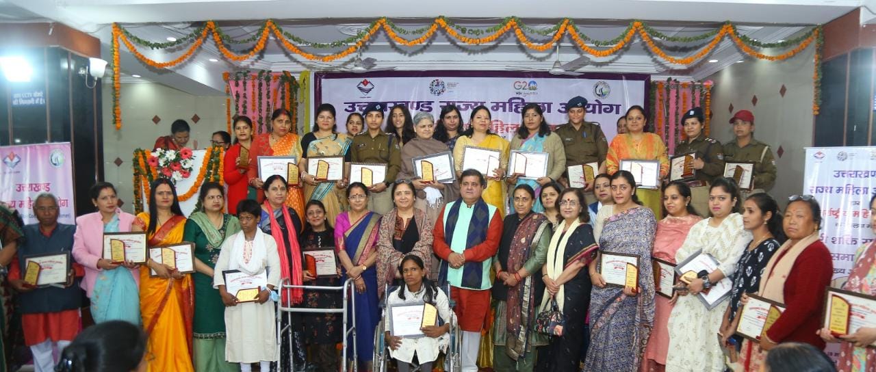 समाज के विभिन्न क्षेत्रों में उत्कृष्ट कार्य करने वाली 35 महिलाओं को महिला आयोग ने किया सम्मानित